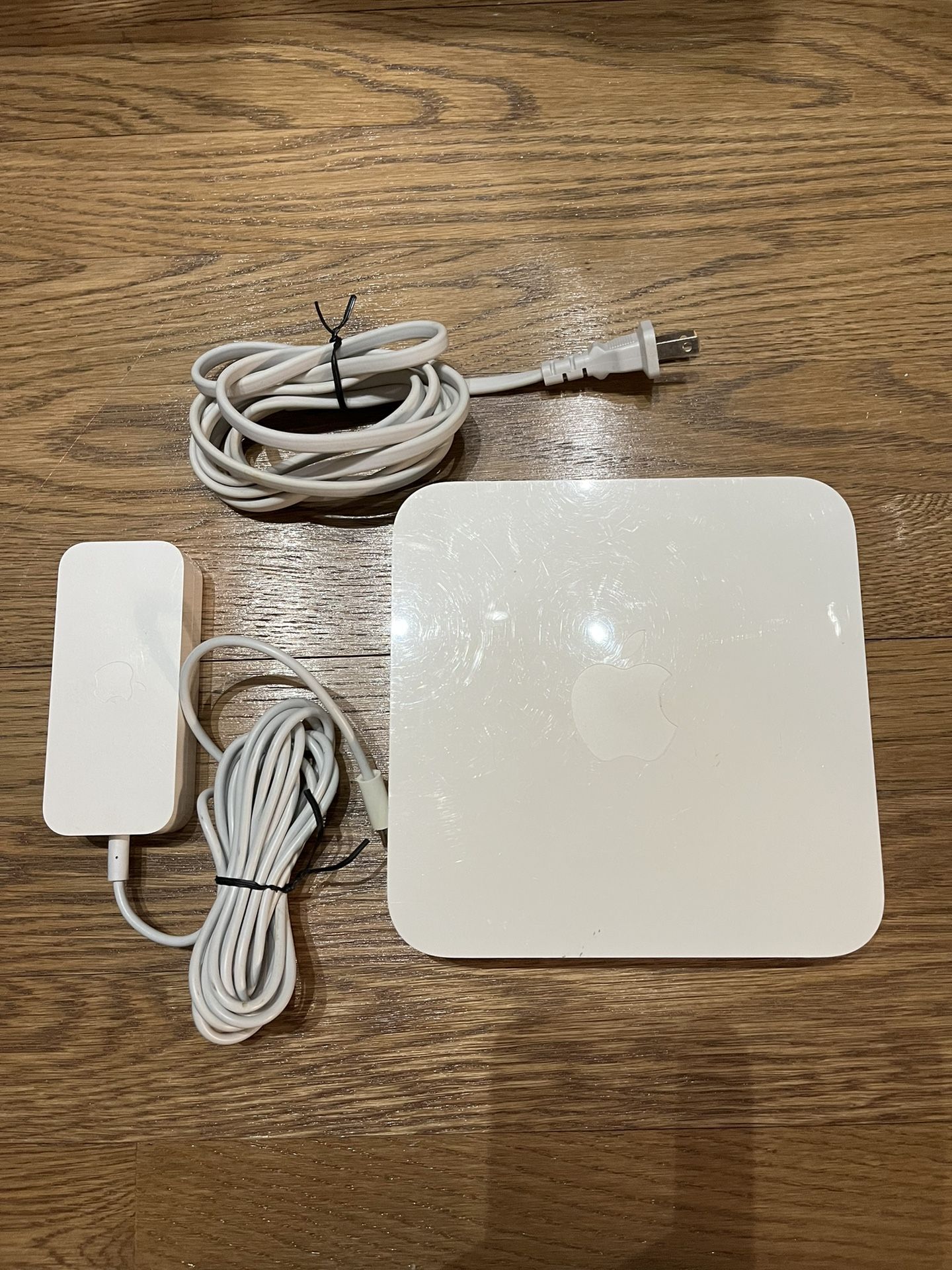 Genuine Apple Airport Extreme Base Station 2nd Gen WiFi Router model A1143