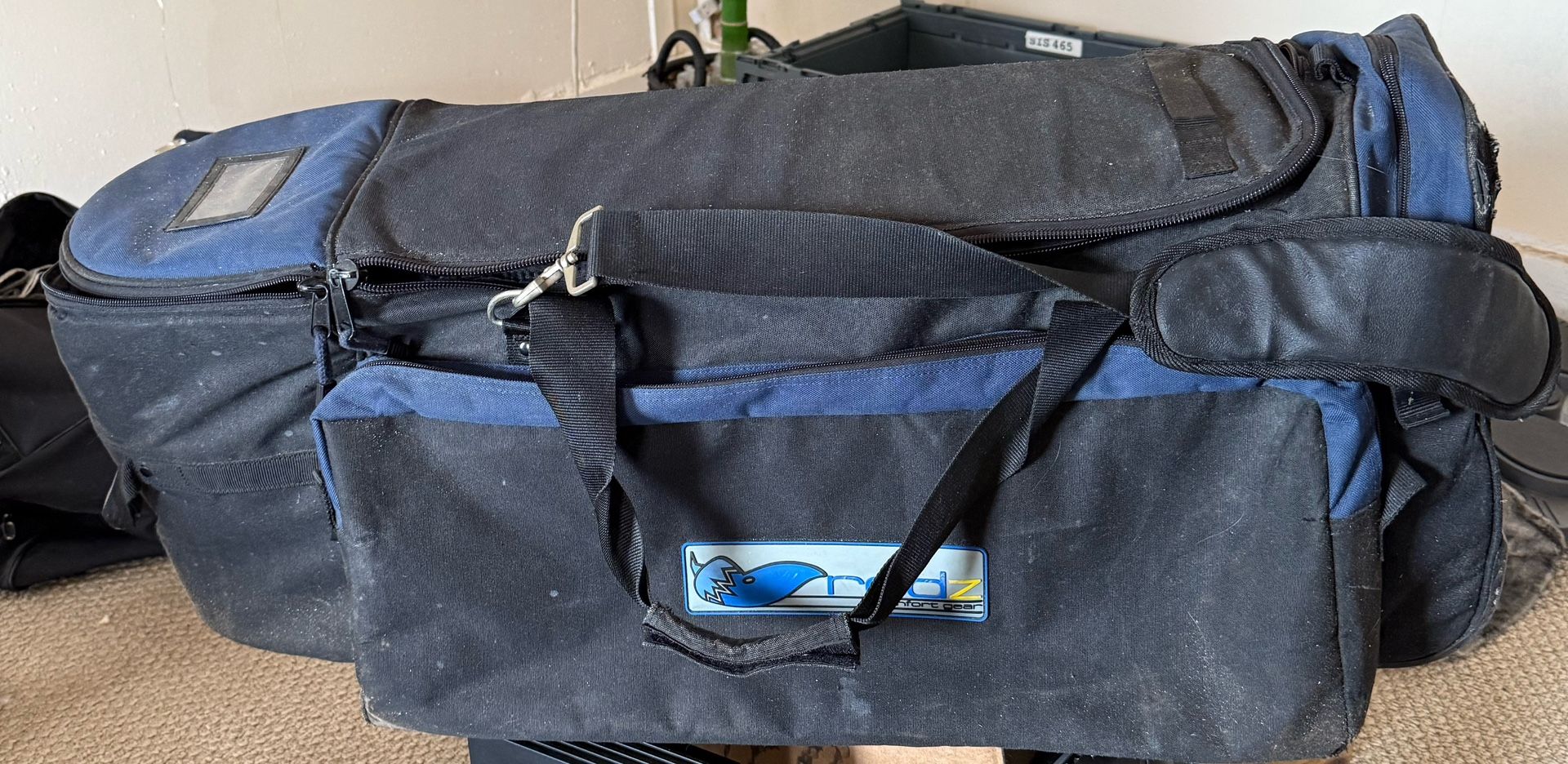 REDZ COMFORT GEAR Gun Duffel Bag With Wheels