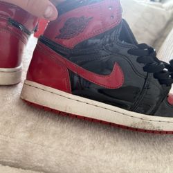 Jordan 1 Og Size 9 Has A Small Cut On The Shoes