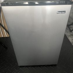 Magic chef mini fridge 