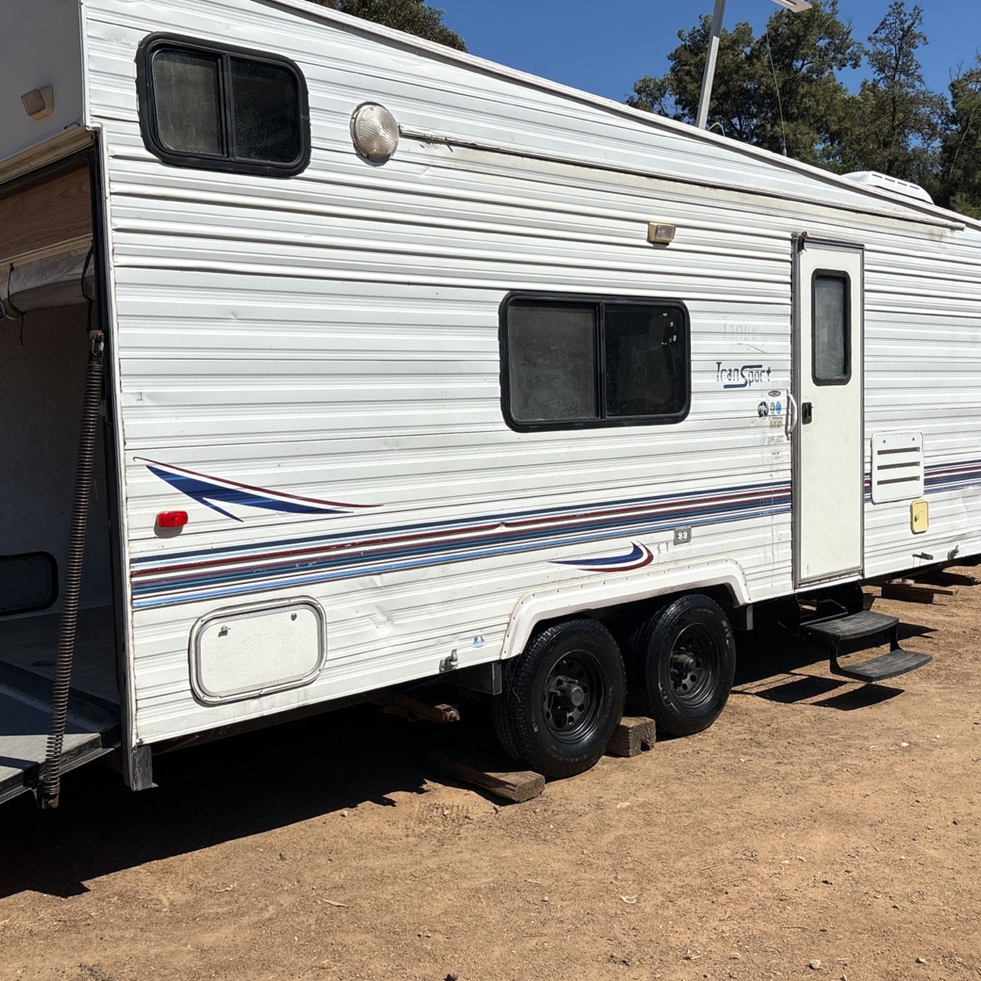 2002 Thor Toyhauler 21ft.