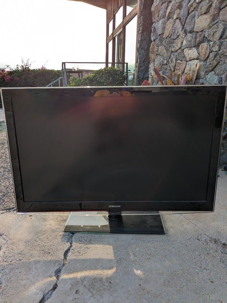 Samsung 48" TV