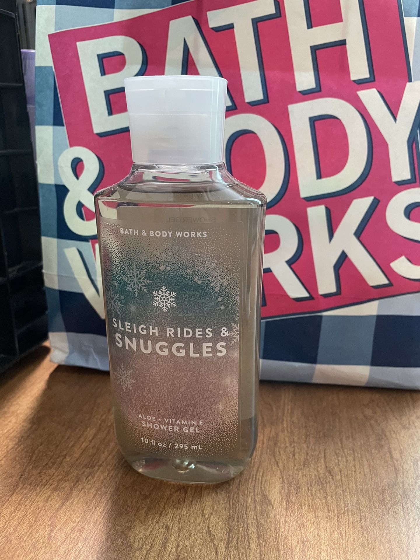 Bath & Body Works SLEIGH RIDES & SNUGGLES 10 Fl Oz Shower Gel NEW 