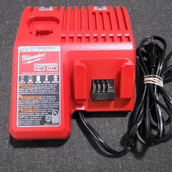 MILWAUKEE M12 & M18 12V/18V LITHIUM-ION  VOLTAGE BATTERY CHARGER 