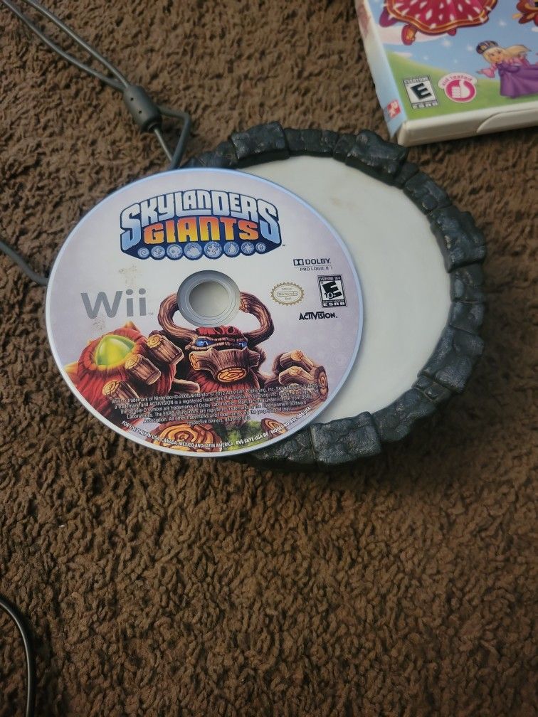 Skylander GIANTS for Nintendo Wii, Includes Portal