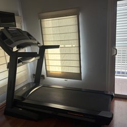 NordicTrack Commercial 2450