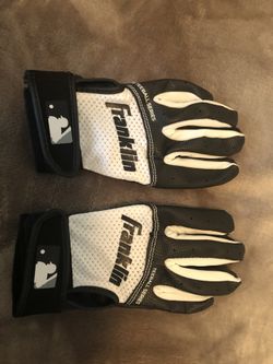 Tee ball gloves