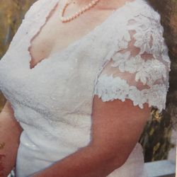 Traditional White Wedding Dress 