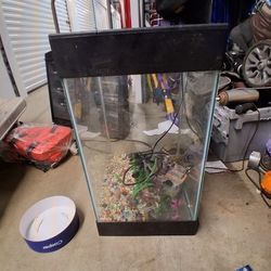 Fish Aquarium  And All The Needed Parts To Make It Complete Just Need Fishand Little Statues As Seen In Pic