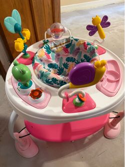 Baby bouncer / activity center