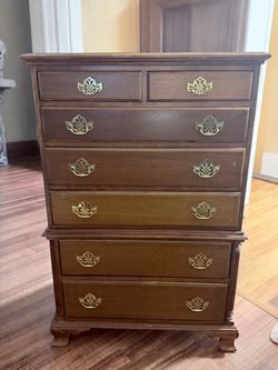 Solid Wood 7-Drawer Chest Dresser with Brass Hardware – Traditional Style