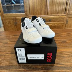 Fizik R3 BOA Woman Carbon Road Shoes size 5 3/4 Brand new