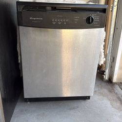 Dishwasher / Frigidaire