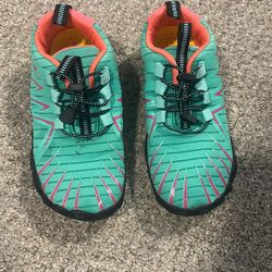 Tennis Shoes Size 7