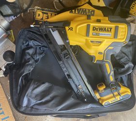 DEWALT DCN650D1 20V MAX XR 15-GA Brushless Cordless Angled Finish Nailer Kit