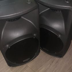 Mackie 450 Loud Speakers 