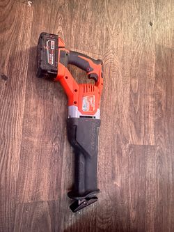 Milwaukee saw  with battery