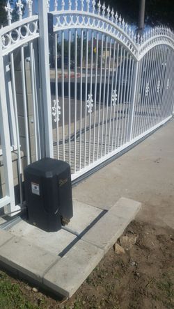 Sliding door with motor.