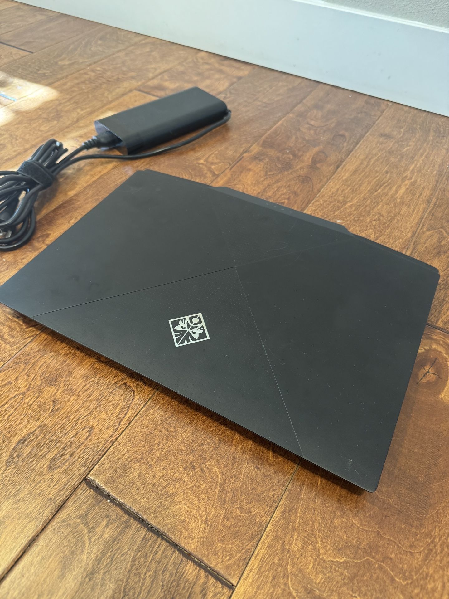 Omen X Gaming Laptop - Dual Screens / RTX 2070 / i7 9750H / 16GB / 500GB SSD