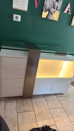 Modern White Lacquer Bar Cabinet with Glass Top & LED Lighting