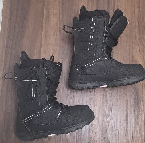 boots snowboard burton invader  HAUSE TORONTO Get out of those clunky rental boots and into the Burton Mens Invader Snowboard Boot Burton Invader Boots, 2011 -