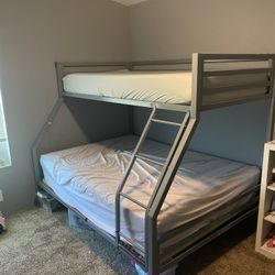 Twin/Full Bunk Bed 