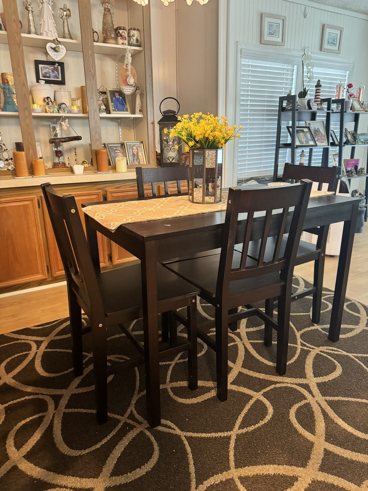 Would dinette table and chairs