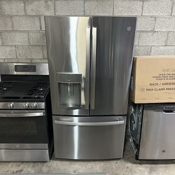 VERY NICE  GE KITCHEN APPLIANCES  SET EXCELLENT CONDITIONS LIKE NEW 