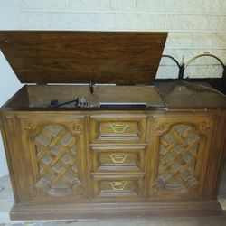Antique Zenith Record Player AM FM  8 Track