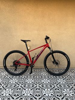 Giant talon mountain bike/mtb