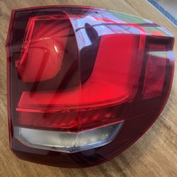 14-18 BMW OEM F15 F85 X5 X5M Rear Right Passenger Side Outer Stop Tail Light