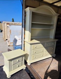 Cream Dresser with Hutch and Nightstand Set