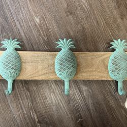 Pineapple Decor/Coat Rack