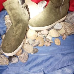 Rouge Helium Green Suede Ankle Boots 