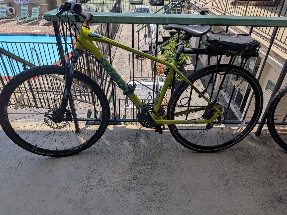 28" GIANT Mountain Bike 