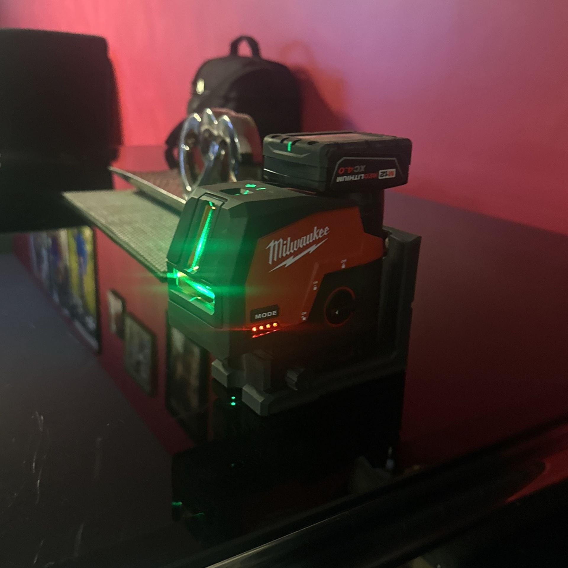 milwaukee lacer punto dos líneas 