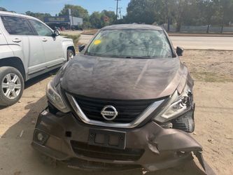 2017 Nissan Altima Sv 2.5L For Parts