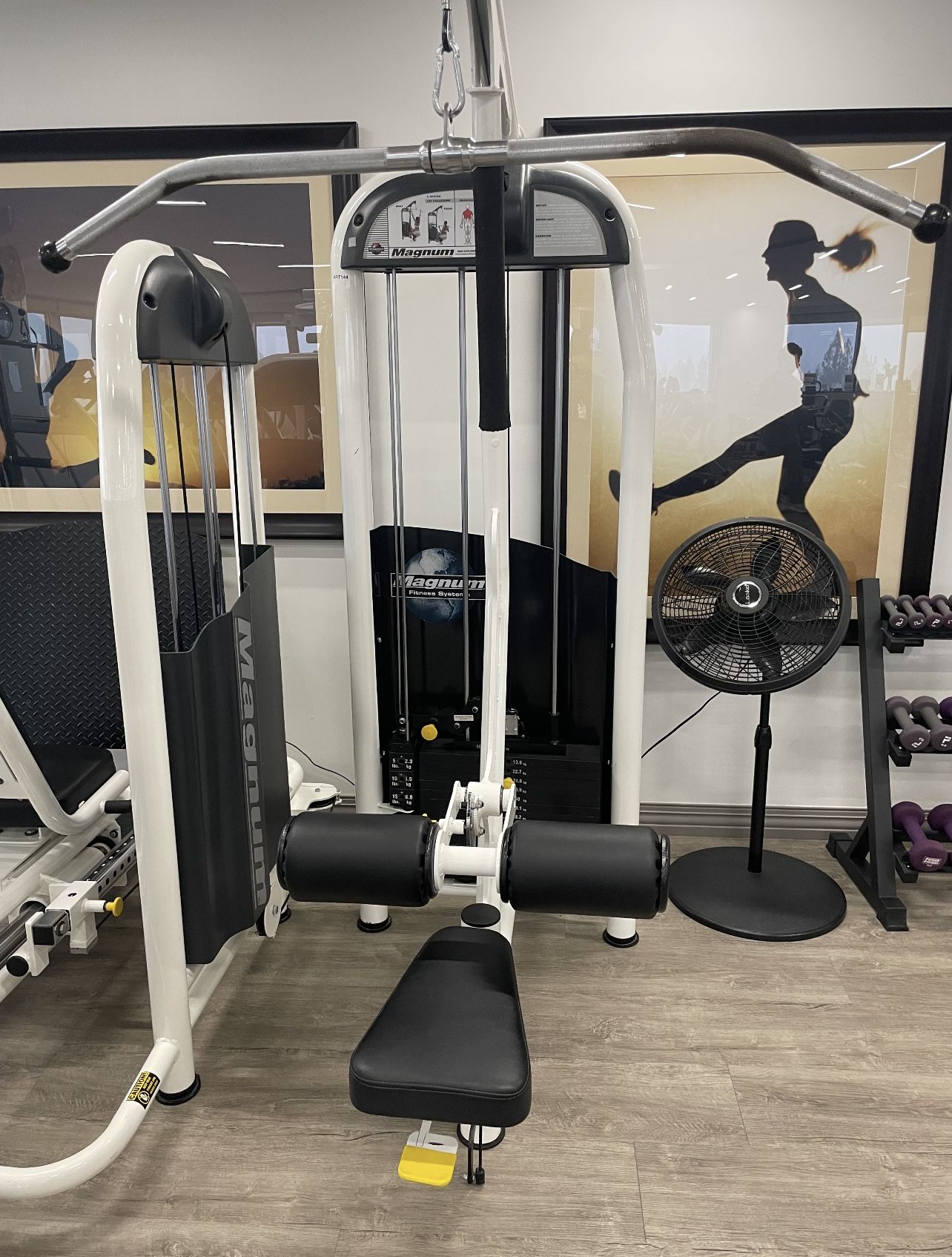 Lat pulldown machine