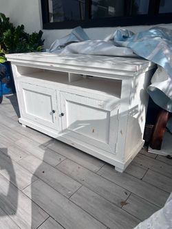 Rustic Farmhouse TV Console / Media Cabinet  Large rustic farmhouse-style TV