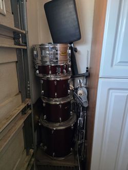 Drum Set with cymbals included