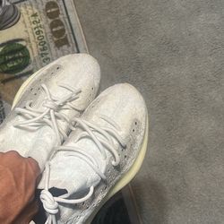 Yeezys, Dunks,Gallery Dept TEE and b.b simon belt