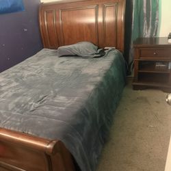 Queen Bed Frame With 1 Nightstand 