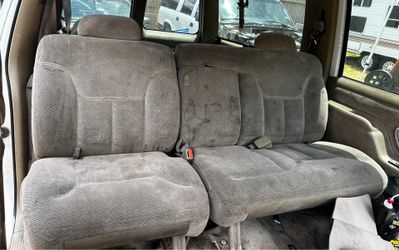 Middle seat / 99 suburban/ tan color