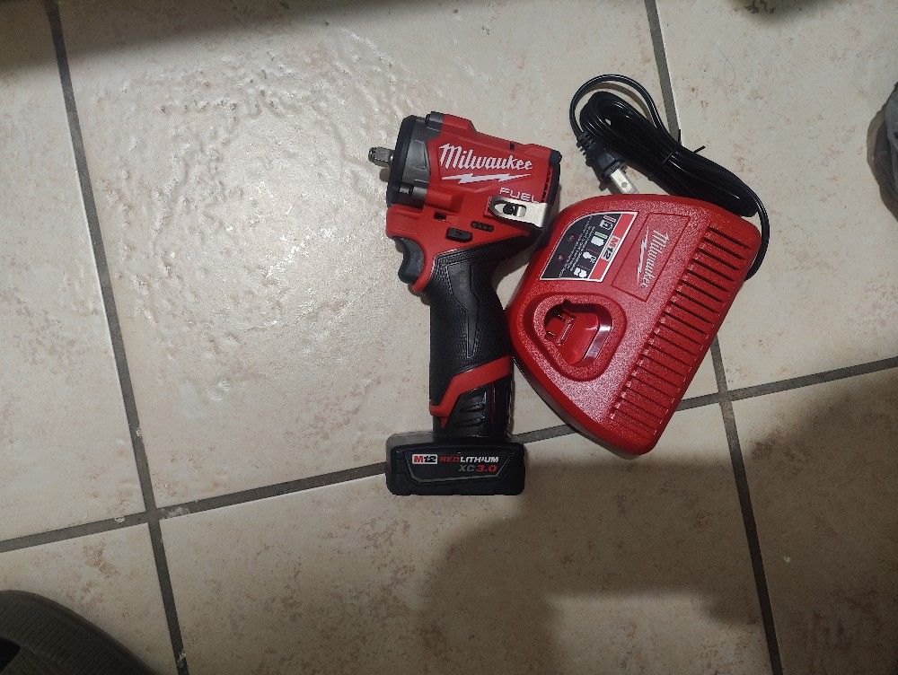 Milwaukee M12 Stuby 3 8, Battery And Charger