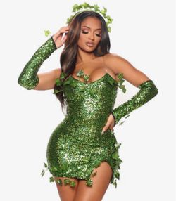 Poison ivy woman Halloween custome