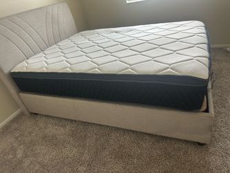 Queen Size Mattress Only - Excellent, Like-New Condition