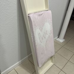 Baby diaper changing station. Good condition.