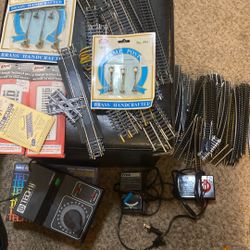 HO Scale Model Train Tracks, Lamp Posts, Controls
