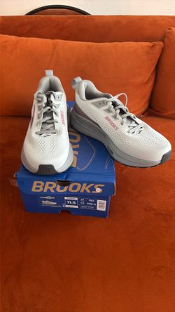 Brooks Sneakers