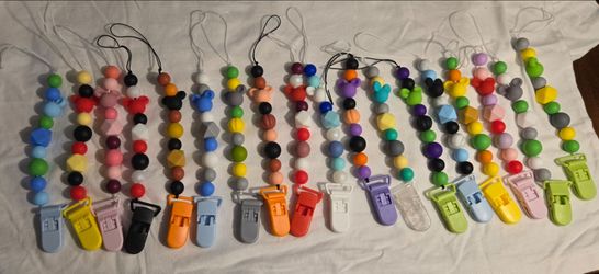 Pacifier clips